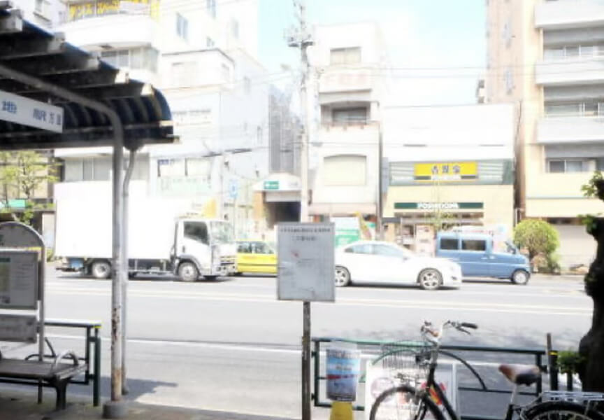 都営新宿線菊川駅のA2出口を出た正面です。左手側に向かいます。